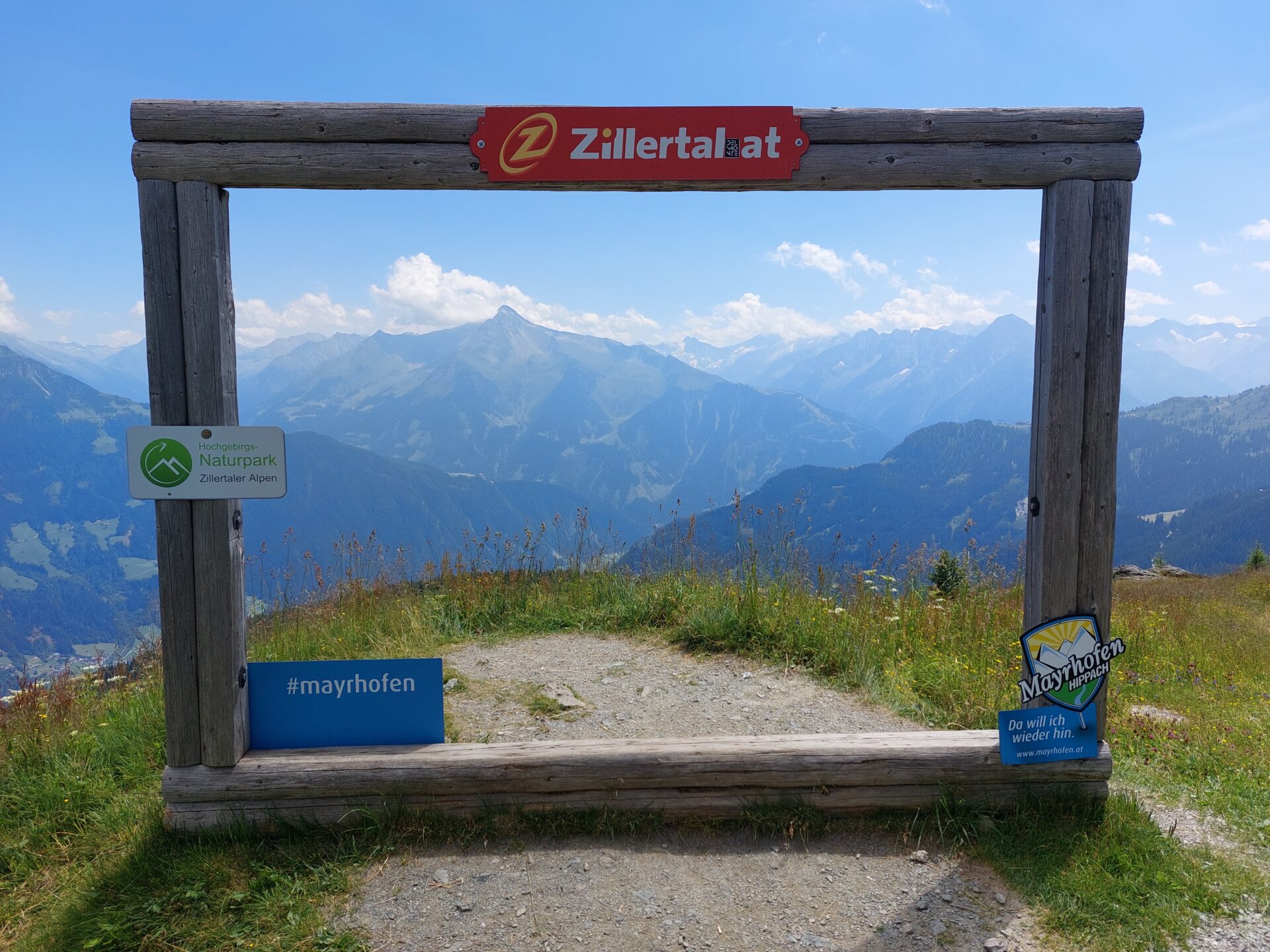 Zillertal Holzrahmen mit Panorama Naturpark Zillertaler Alpen Mayrhofen Hippach Pötz Reisen